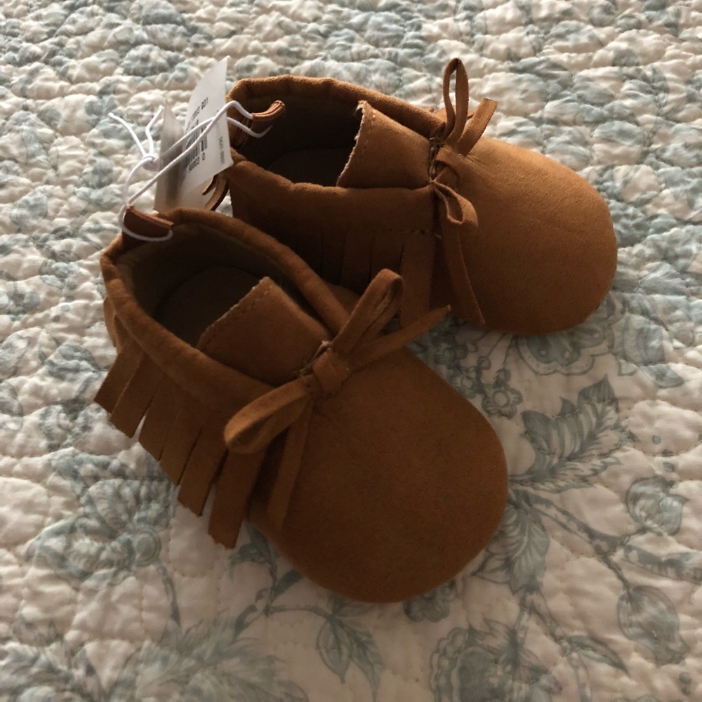 Baby girl moccasins 0-3 months🍂🍁